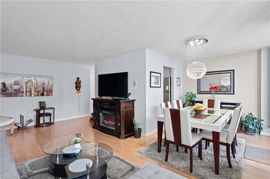 801-359 Geneva Street, St. Catharines, ON - Indoor Photo Showing Dining Room