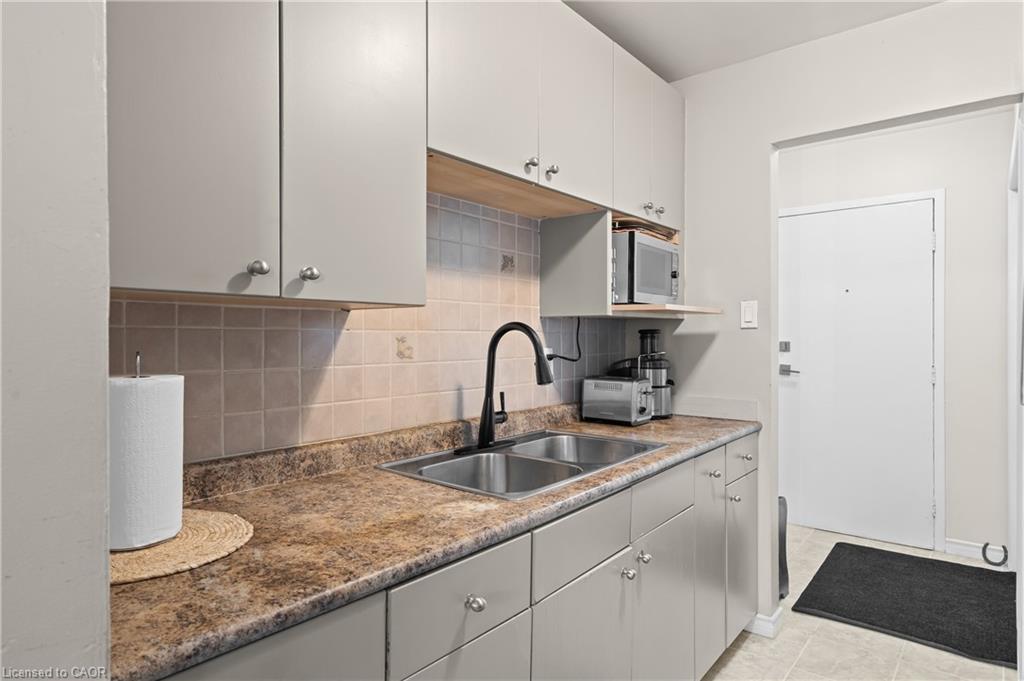 801-359 Geneva Street, St. Catharines, ON - Indoor Photo Showing Kitchen With Double Sink