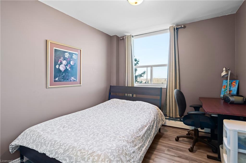 801-359 Geneva Street, St. Catharines, ON - Indoor Photo Showing Bedroom