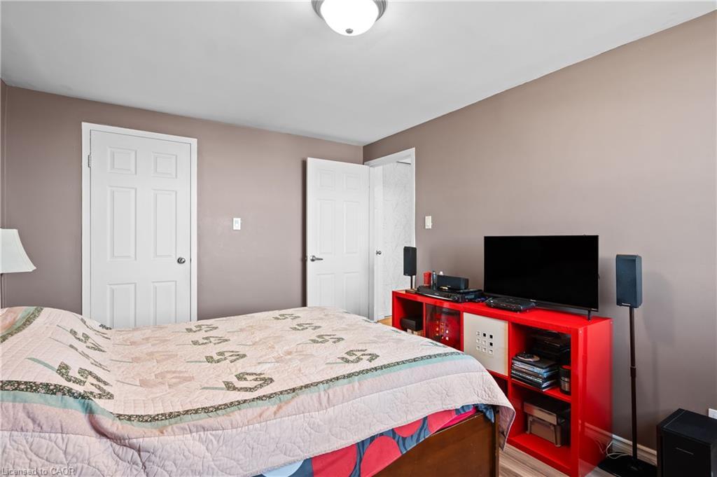 801-359 Geneva Street, St. Catharines, ON - Indoor Photo Showing Bedroom
