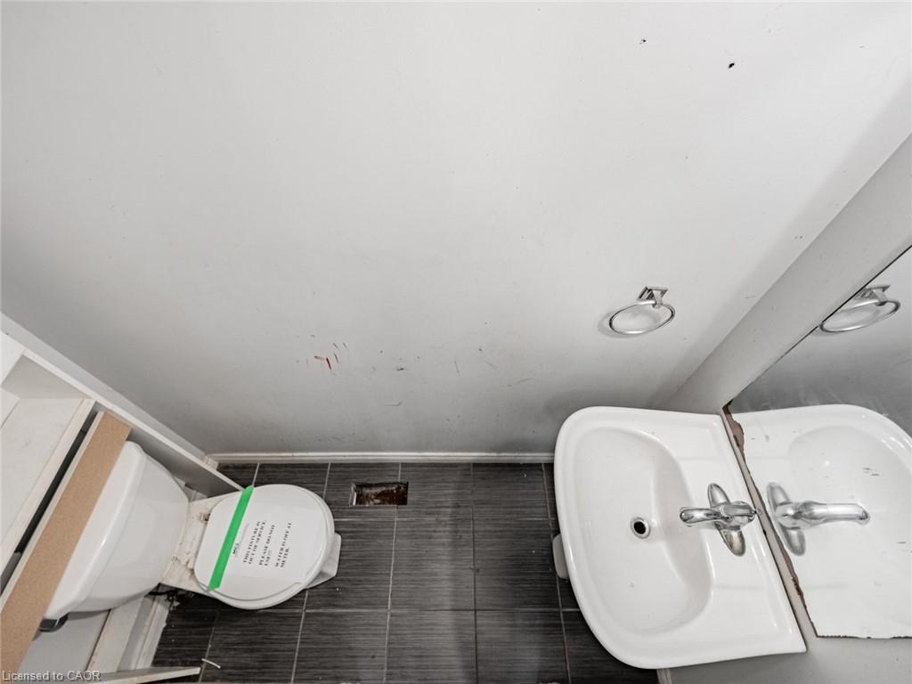 28-60 Bloom Crescent, Hamilton, ON - Indoor Photo Showing Bathroom