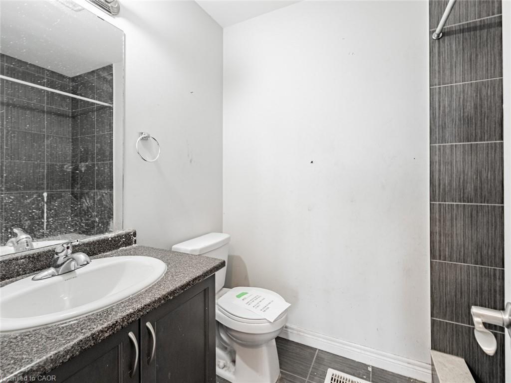 28-60 Bloom Crescent, Hamilton, ON - Indoor Photo Showing Bathroom