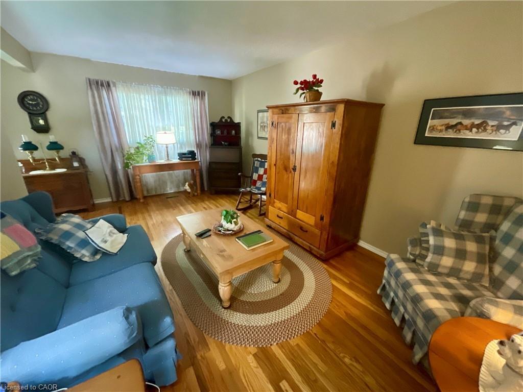 4 Rosanne Crescent, Hamilton, ON - Indoor Photo Showing Living Room