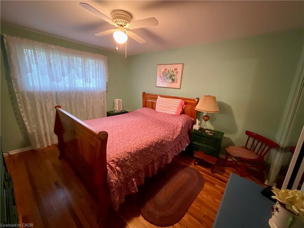 4 Rosanne Crescent, Hamilton, ON - Indoor Photo Showing Bedroom