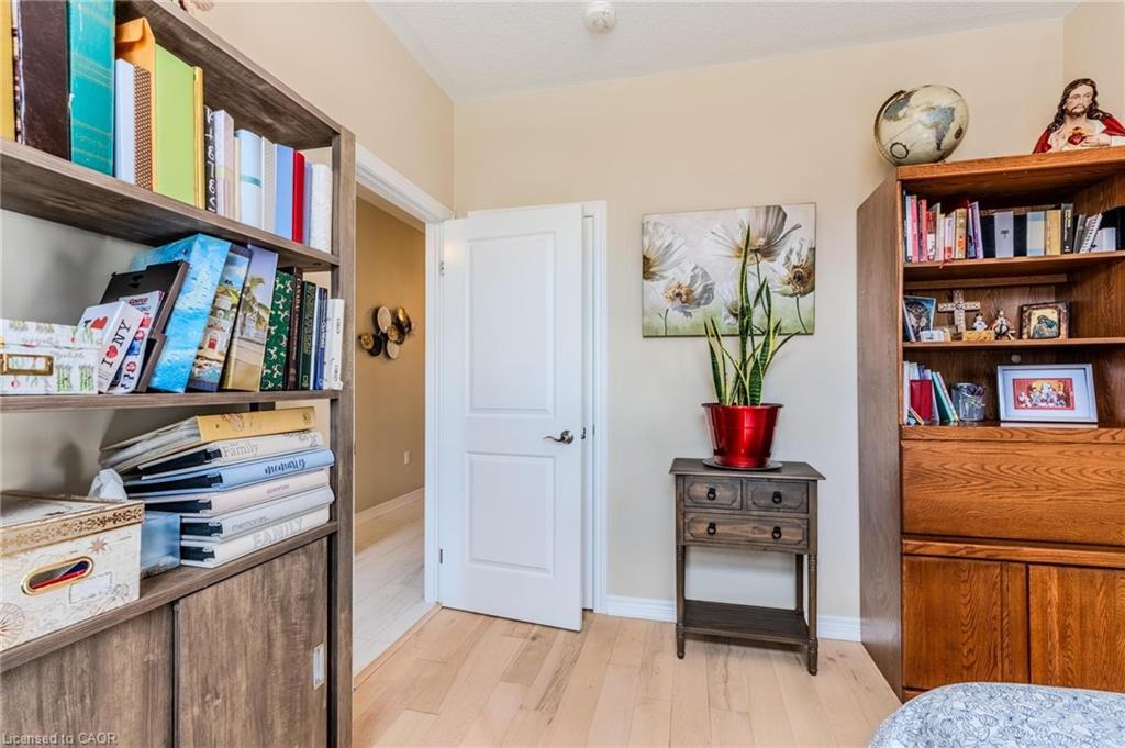 42 Cittadella Boulevard, Hamilton, ON - Indoor Photo Showing Bedroom
