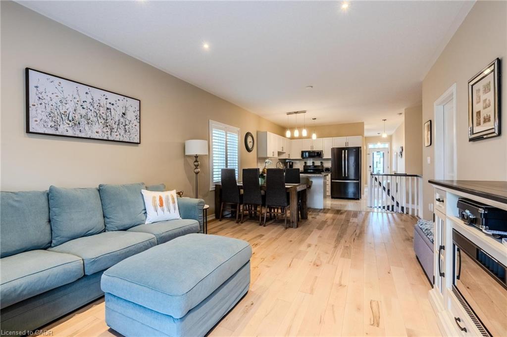 42 Cittadella Boulevard, Hamilton, ON - Indoor Photo Showing Living Room