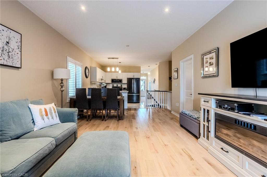 42 Cittadella Boulevard, Hamilton, ON - Indoor Photo Showing Living Room