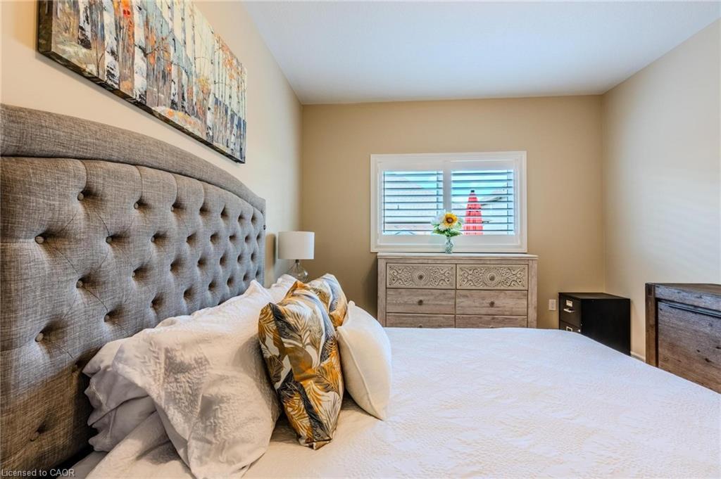 42 Cittadella Boulevard, Hamilton, ON - Indoor Photo Showing Bedroom