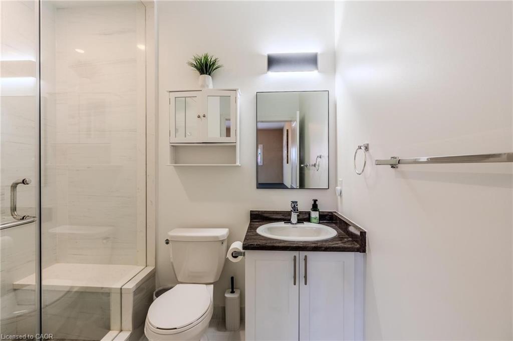 42 Cittadella Boulevard, Hamilton, ON - Indoor Photo Showing Bathroom