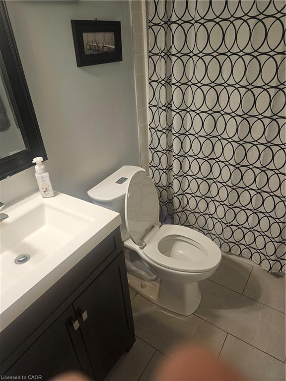 Lower-101 Steepleridge Street, Kitchener, ON - Indoor Photo Showing Bathroom