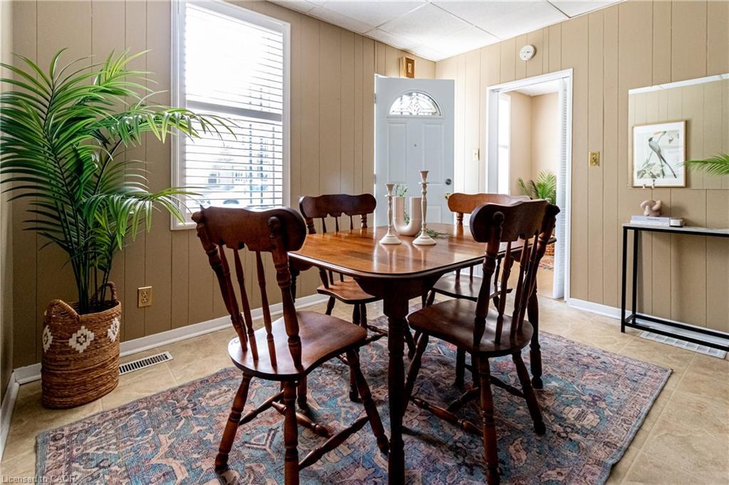 70 Poulette Street, Hamilton, ON - Indoor Photo Showing Dining Room