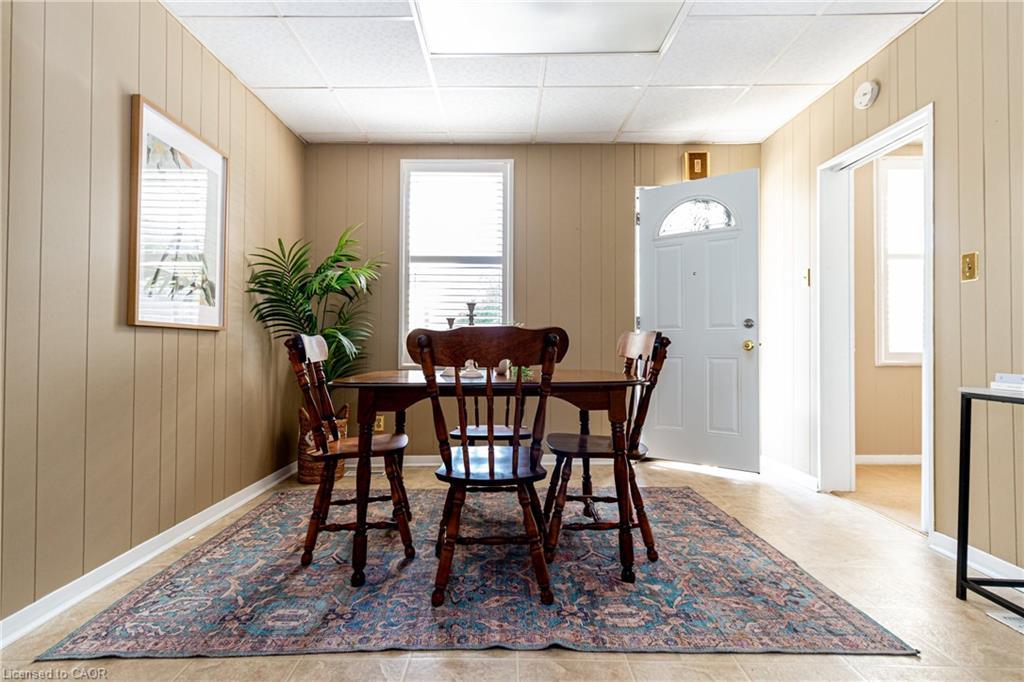 70 Poulette Street, Hamilton, ON - Indoor Photo Showing Dining Room