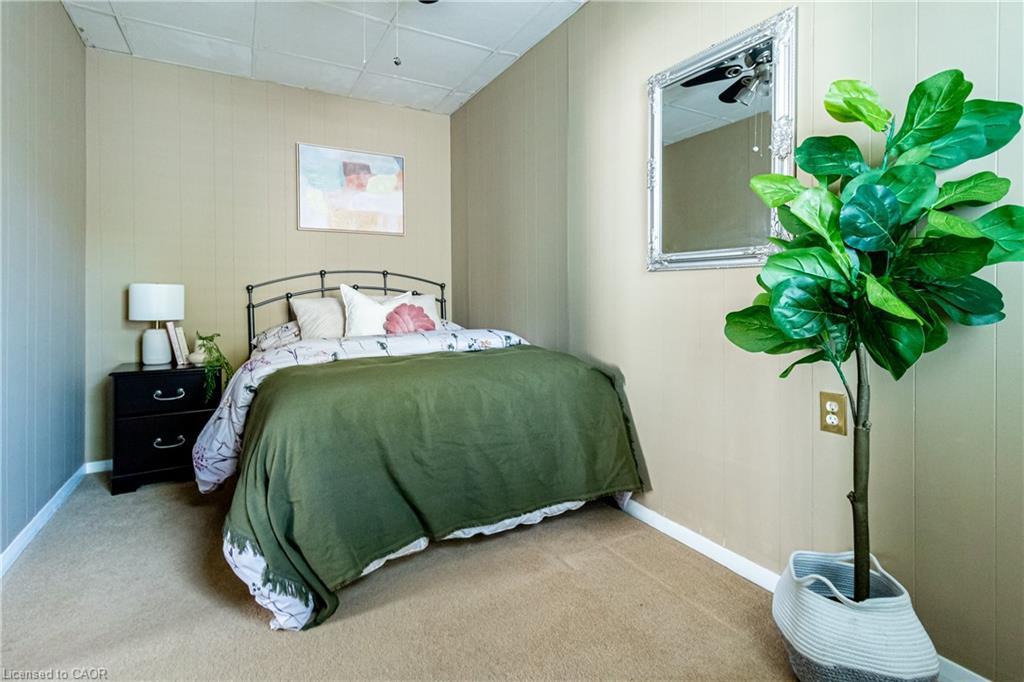 70 Poulette Street, Hamilton, ON - Indoor Photo Showing Bedroom