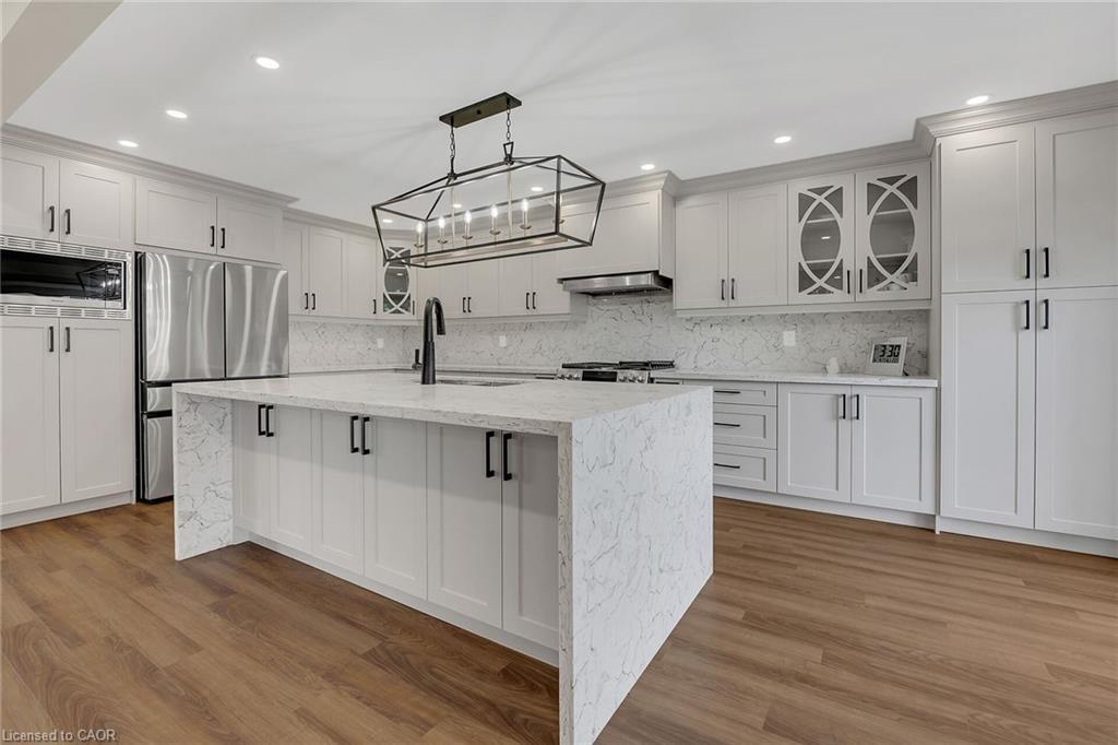 125 Valera Drive, Hamilton, ON - Indoor Photo Showing Kitchen