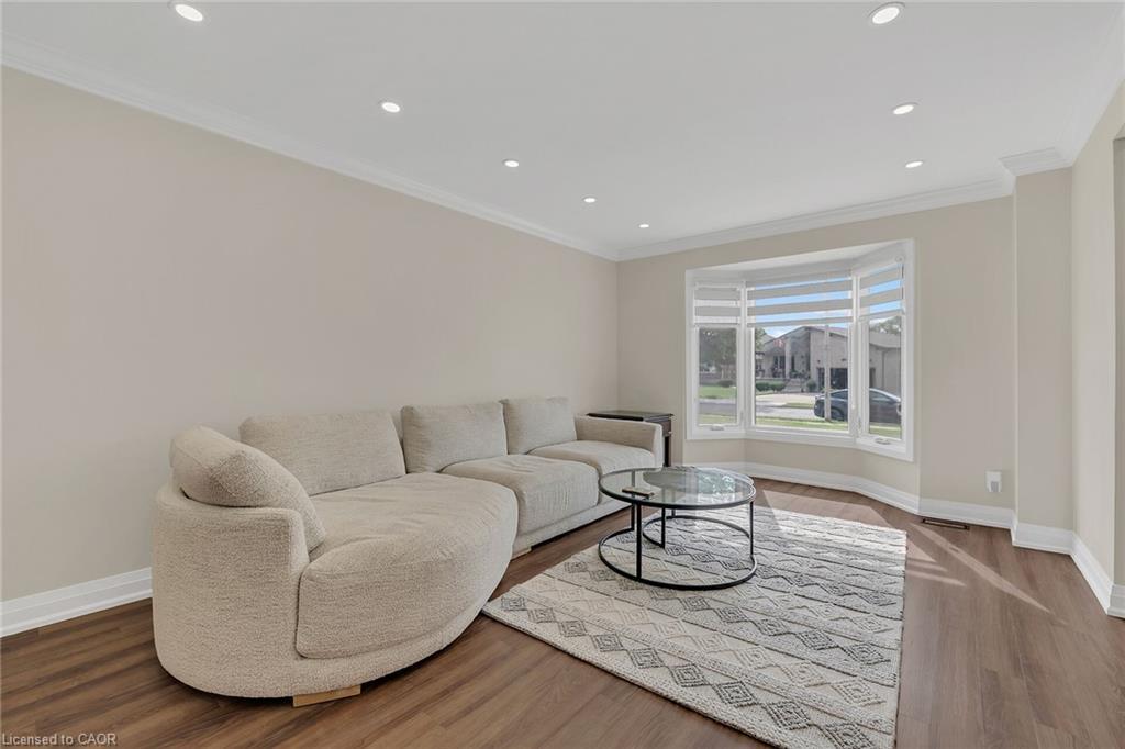 125 Valera Drive, Hamilton, ON - Indoor Photo Showing Living Room
