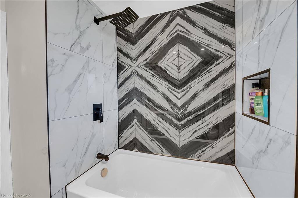 125 Valera Drive, Hamilton, ON - Indoor