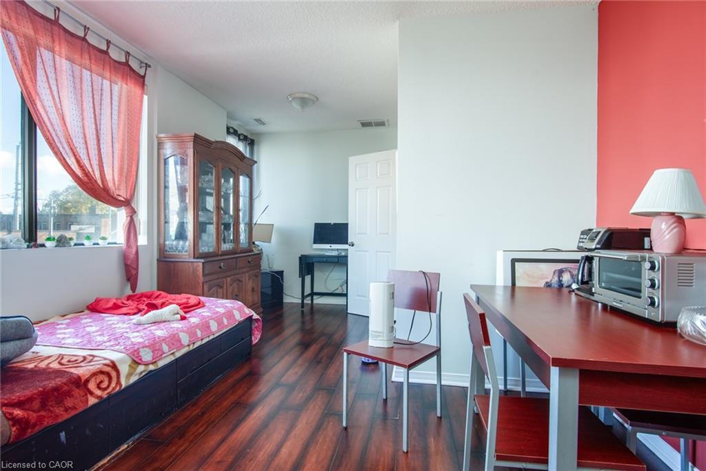 660 King Street E, Cambridge, ON