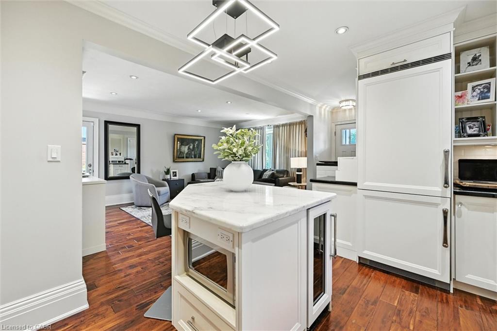 2209 Ghent Avenue, Burlington, ON - Indoor Photo Showing Kitchen