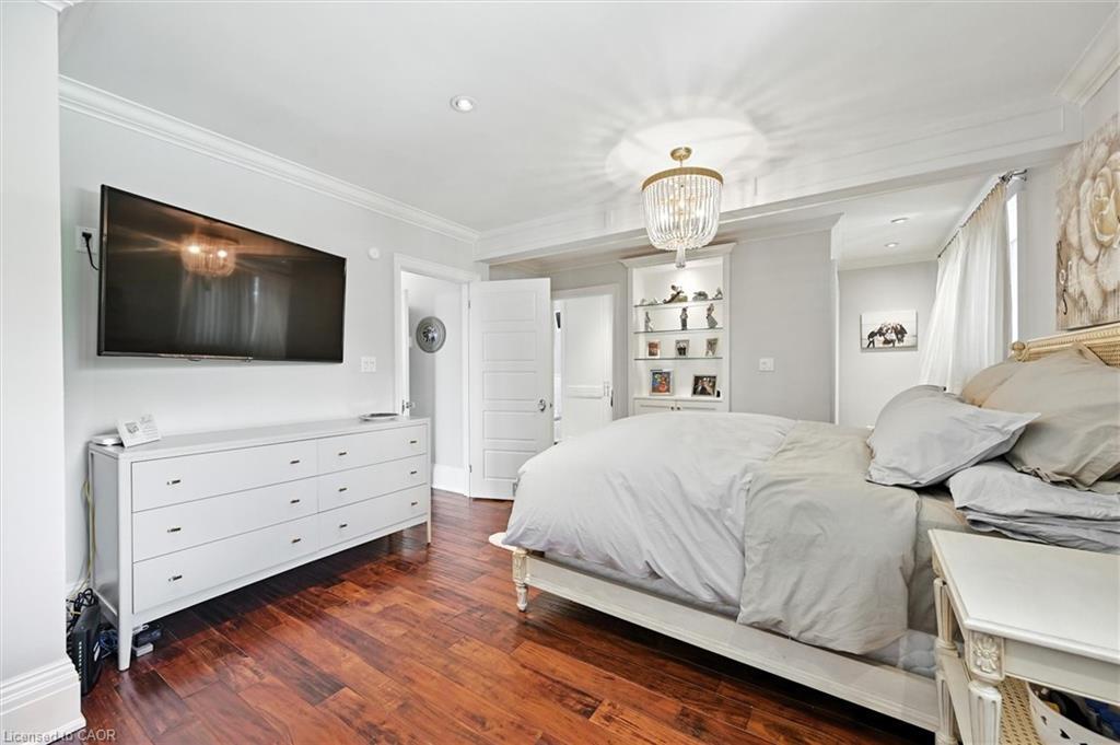 2209 Ghent Avenue, Burlington, ON - Indoor Photo Showing Bedroom