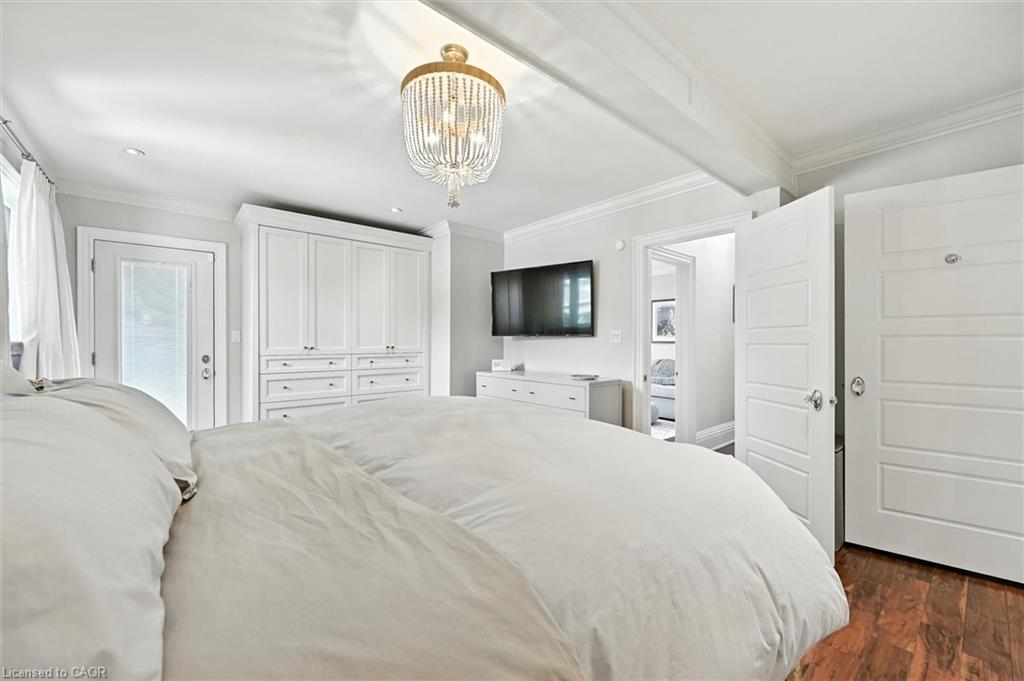 2209 Ghent Avenue, Burlington, ON - Indoor Photo Showing Bedroom
