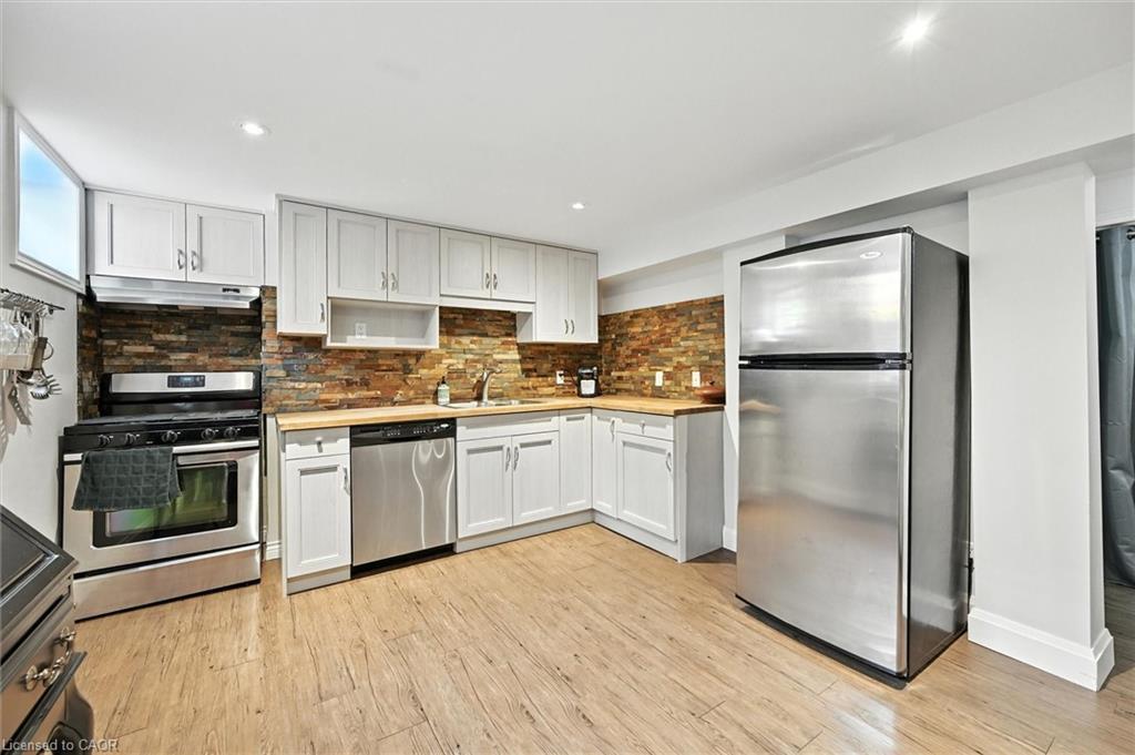 2209 Ghent Avenue, Burlington, ON - Indoor Photo Showing Kitchen With Upgraded Kitchen