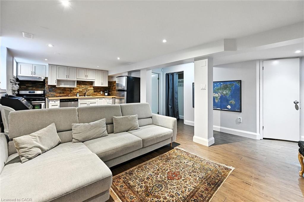 2209 Ghent Avenue, Burlington, ON - Indoor Photo Showing Living Room
