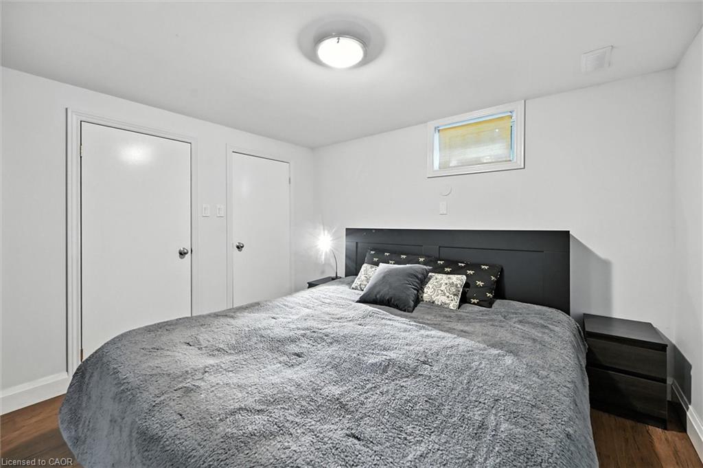 2209 Ghent Avenue, Burlington, ON - Indoor Photo Showing Bedroom
