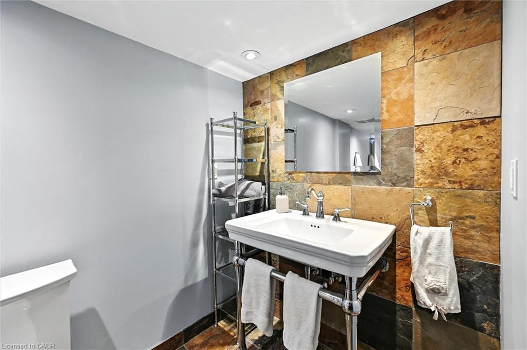 2209 Ghent Avenue, Burlington, ON - Indoor