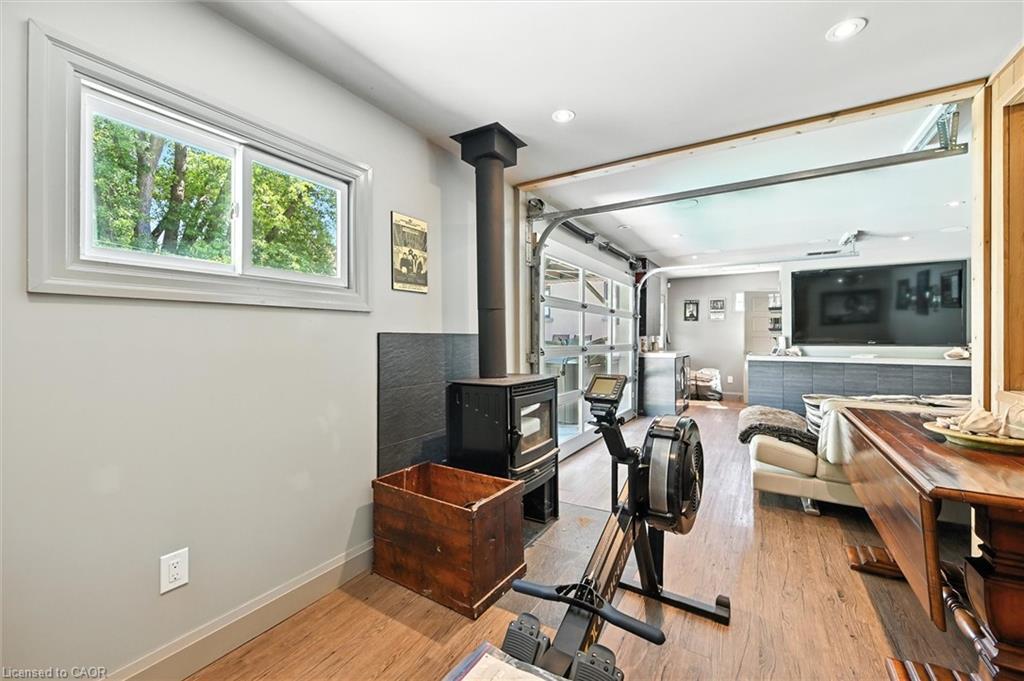 2209 Ghent Avenue, Burlington, ON - Indoor