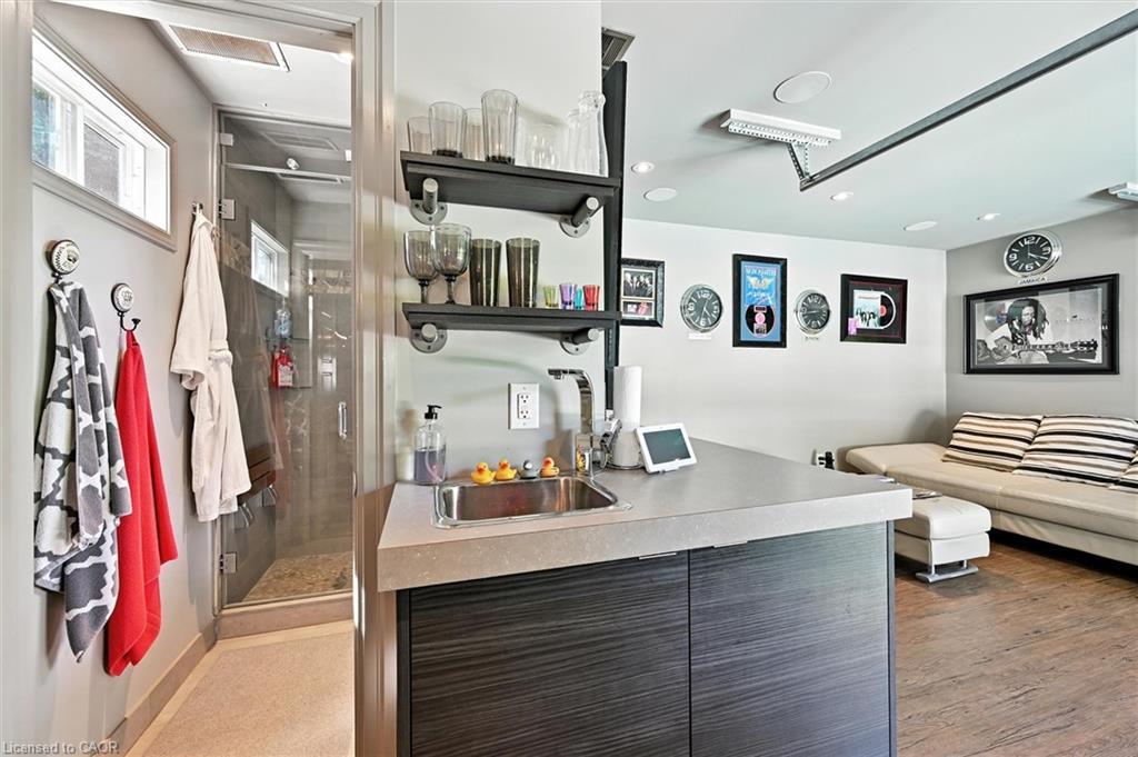 2209 Ghent Avenue, Burlington, ON - Indoor