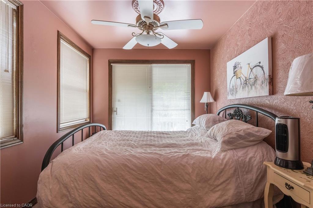 147 Geneva Street, St. Catharines, ON - Indoor Photo Showing Bedroom