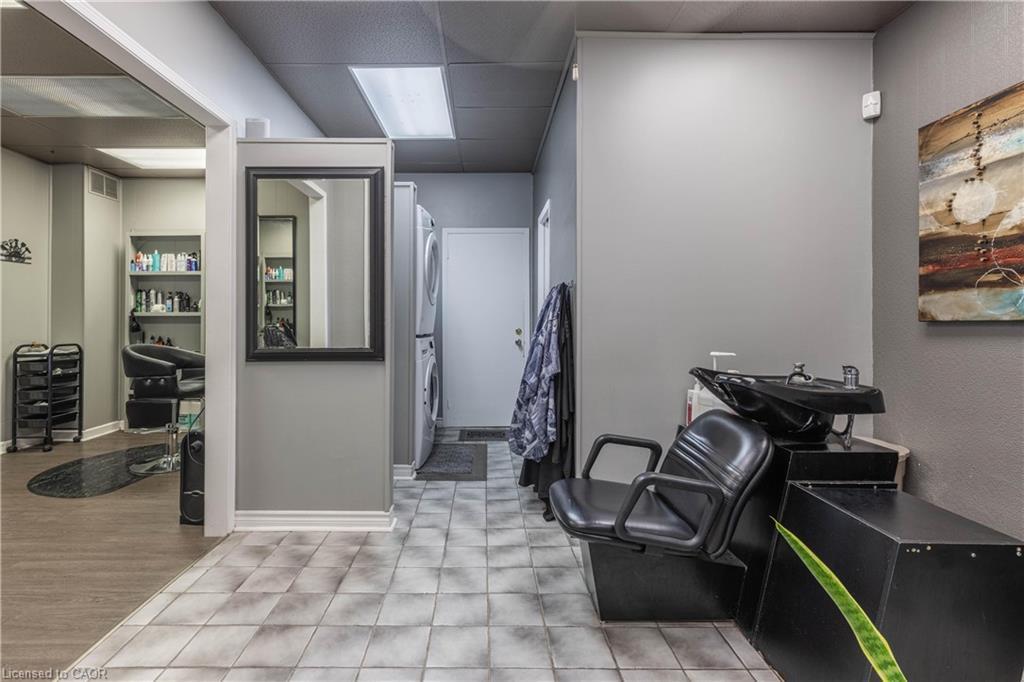 147 Geneva Street, St. Catharines, ON - Indoor