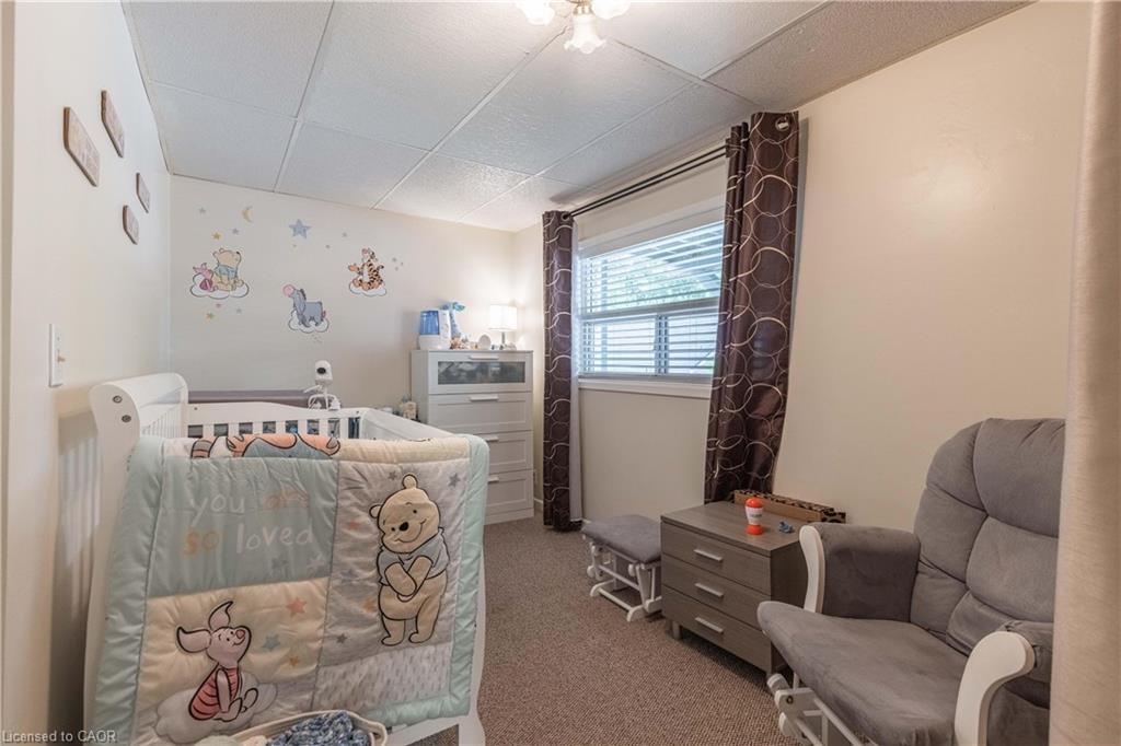 147 Geneva Street, St. Catharines, ON - Indoor Photo Showing Bedroom