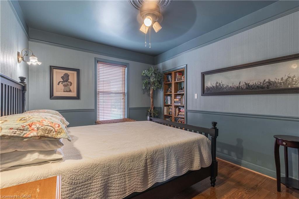 147 Geneva Street, St. Catharines, ON - Indoor Photo Showing Bedroom