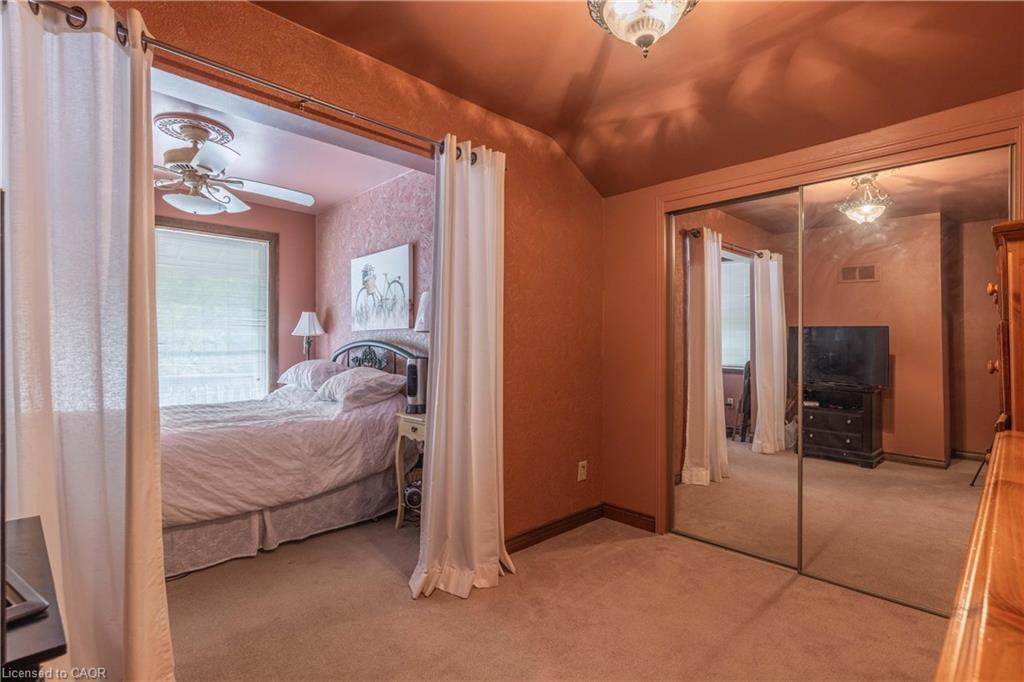 147 Geneva Street, St. Catharines, ON - Indoor Photo Showing Bedroom