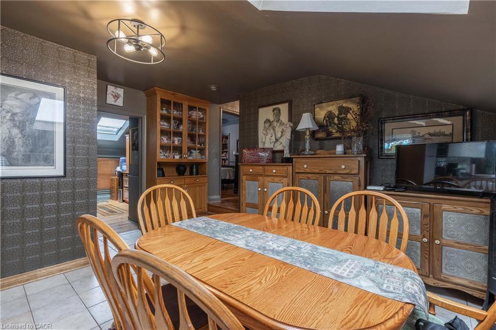 147 Geneva Street, St. Catharines, ON - Indoor Photo Showing Dining Room