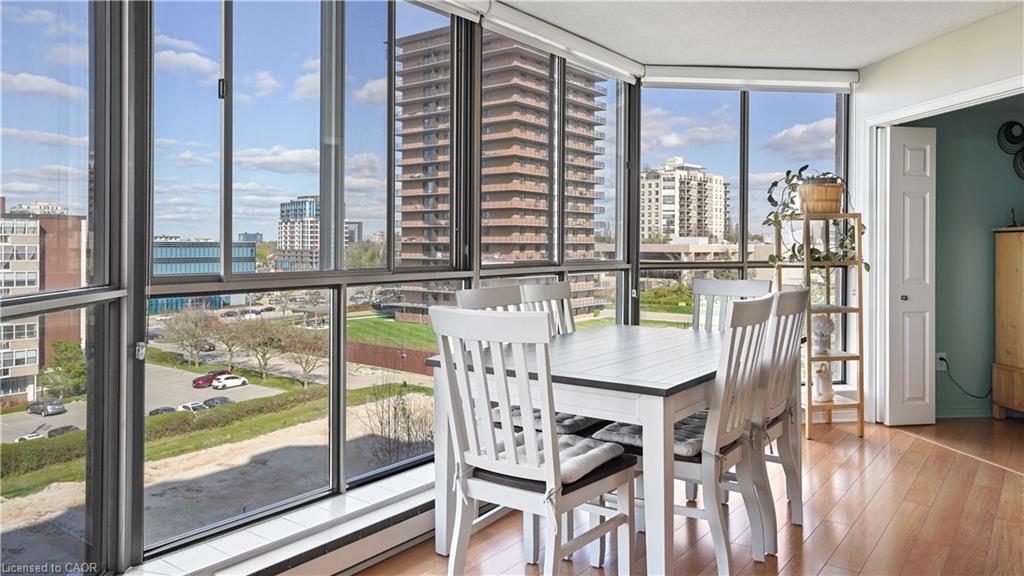 705-265 Westcourt Place, Waterloo, ON - Indoor Photo Showing Dining Room