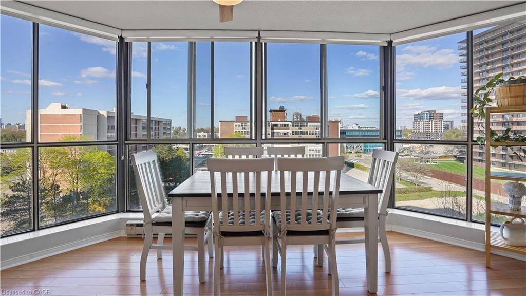 705-265 Westcourt Place, Waterloo, ON - Indoor Photo Showing Dining Room