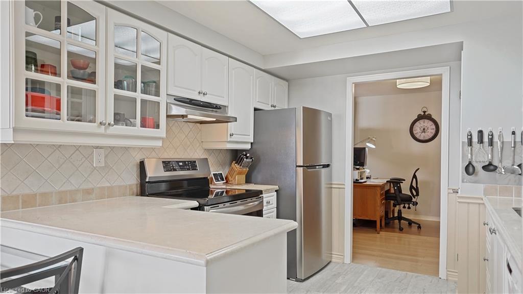 705-265 Westcourt Place, Waterloo, ON - Indoor Photo Showing Kitchen