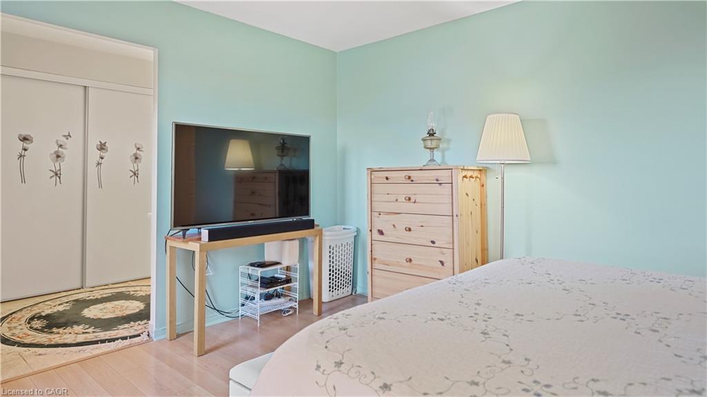 705-265 Westcourt Place, Waterloo, ON - Indoor Photo Showing Bedroom