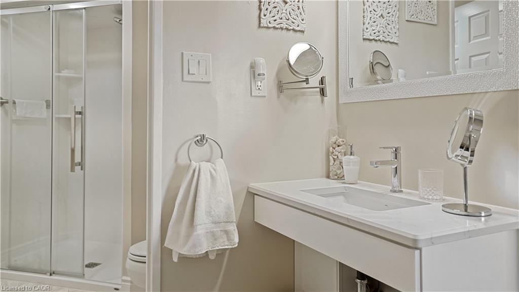 705-265 Westcourt Place, Waterloo, ON - Indoor Photo Showing Bathroom