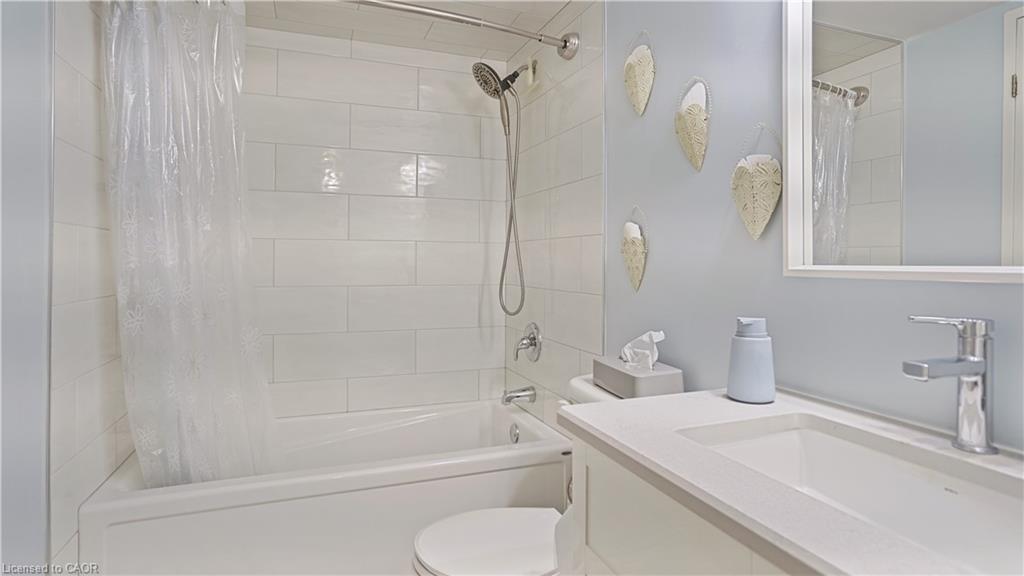 705-265 Westcourt Place, Waterloo, ON - Indoor Photo Showing Bathroom