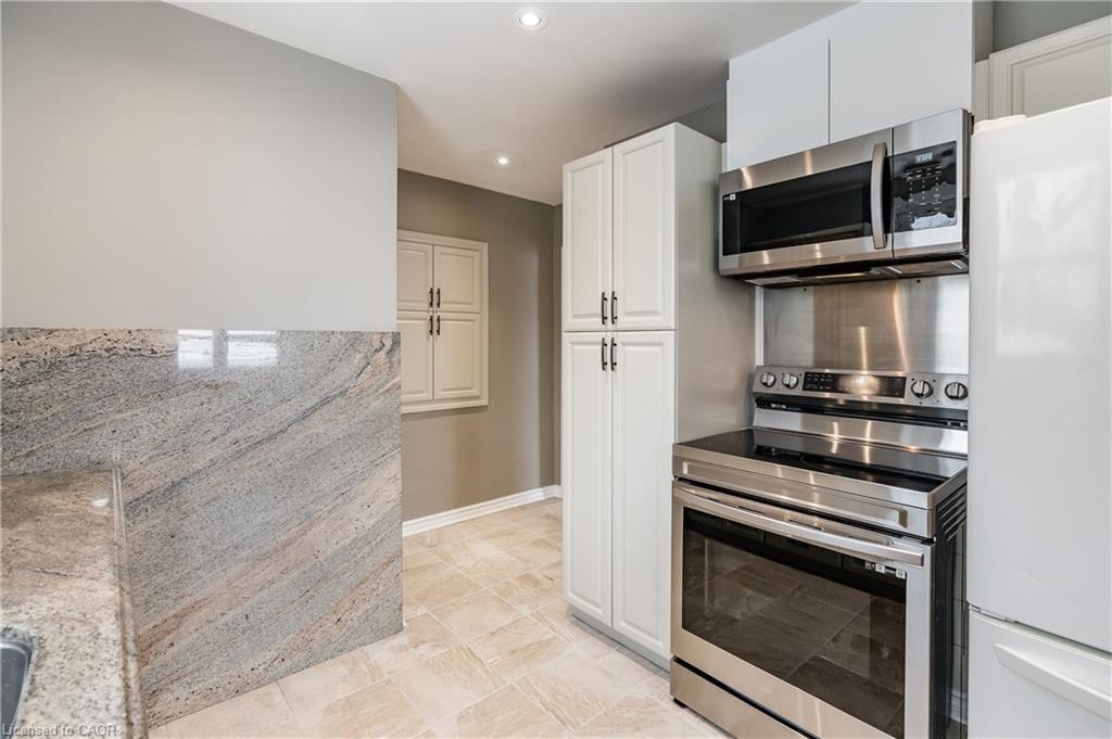 (Upper)-317 King Street E, Hamilton, ON - Indoor Photo Showing Kitchen