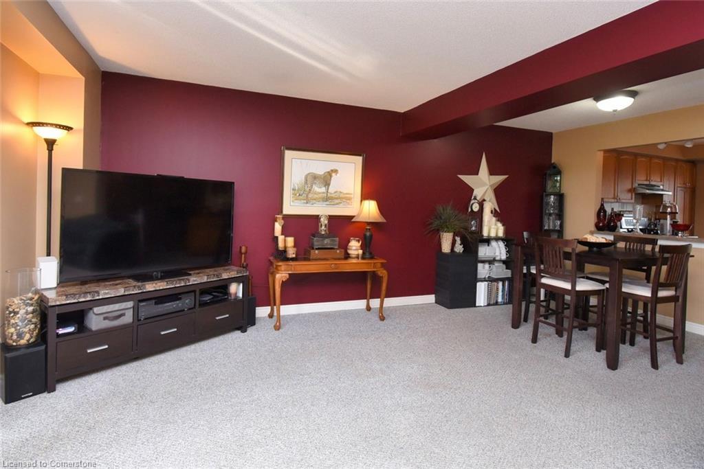 15-1336 Upper Sherman Avenue, Hamilton, ON - Indoor Photo Showing Living Room