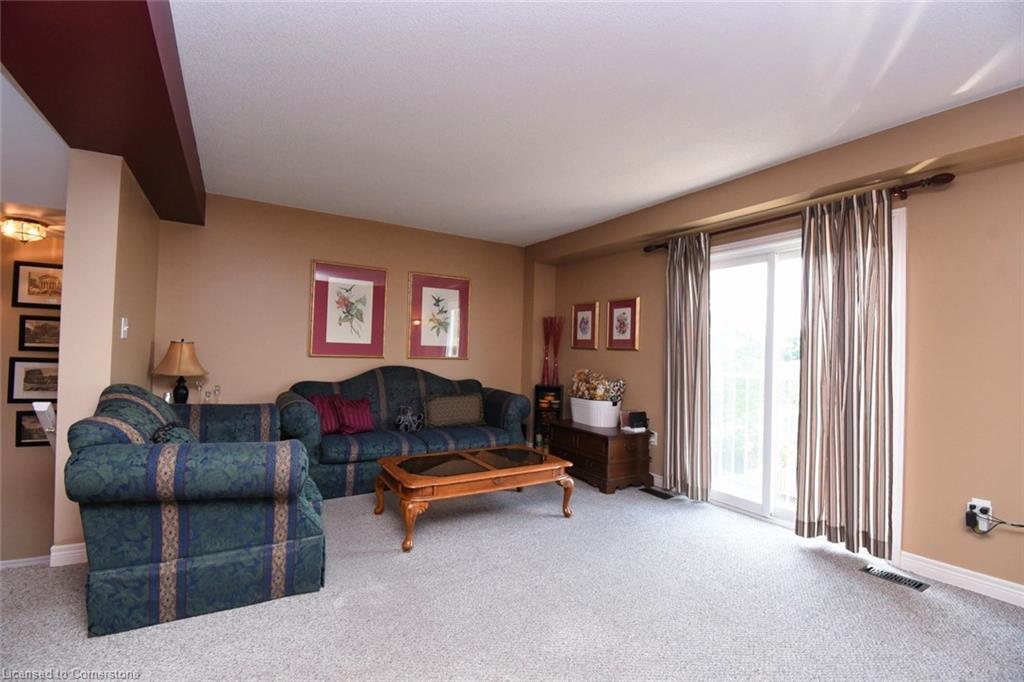 15-1336 Upper Sherman Avenue, Hamilton, ON - Indoor Photo Showing Living Room
