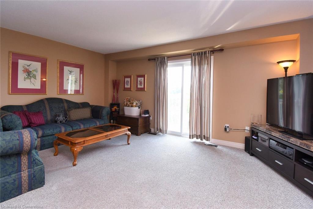15-1336 Upper Sherman Avenue, Hamilton, ON - Indoor Photo Showing Living Room