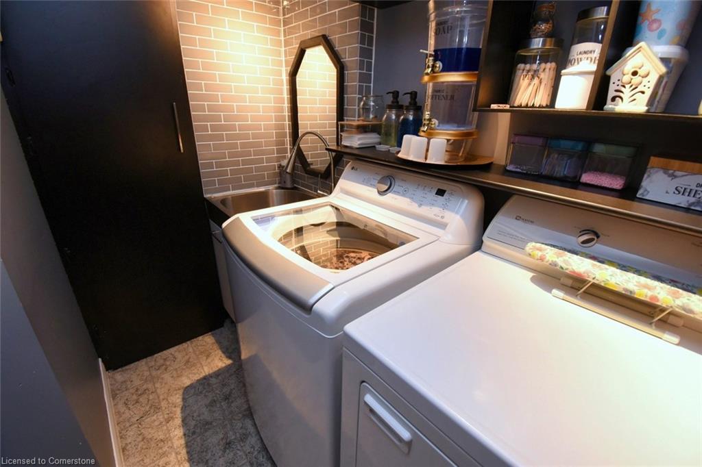 15-1336 Upper Sherman Avenue, Hamilton, ON - Indoor Photo Showing Laundry Room