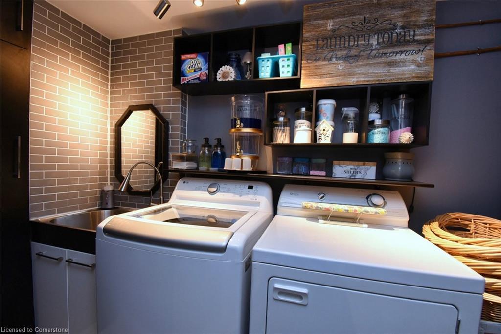 15-1336 Upper Sherman Avenue, Hamilton, ON - Indoor Photo Showing Laundry Room