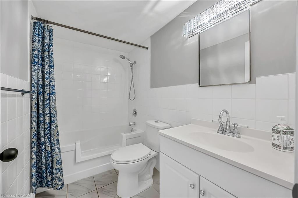 103-11 Woodman Drive S, Hamilton, ON - Indoor Photo Showing Bathroom