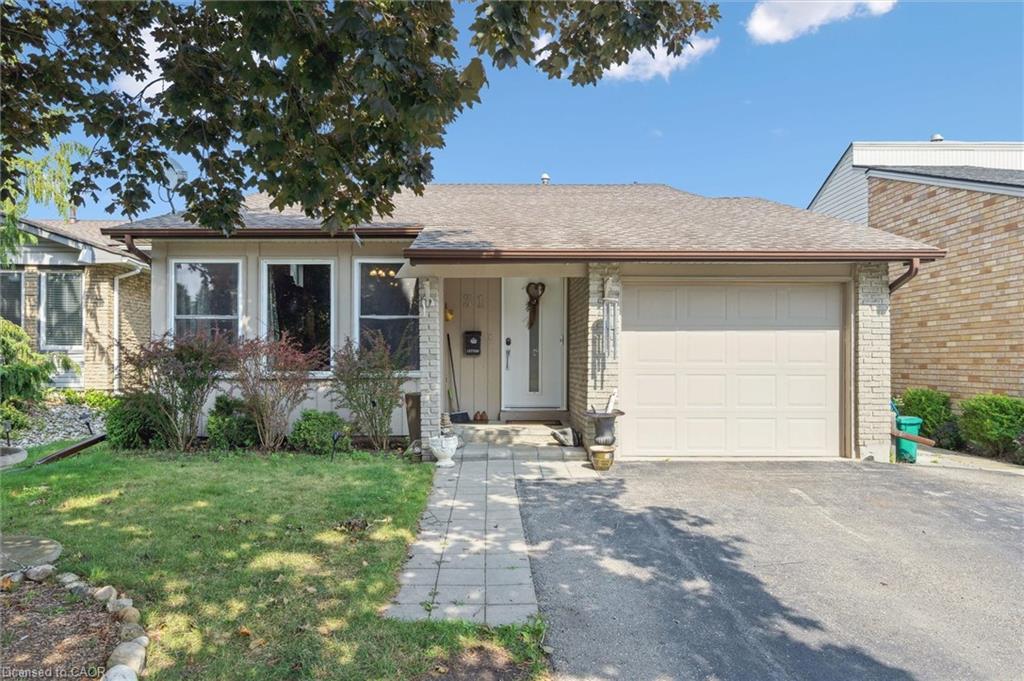 31 Saxony Circle, Cambridge, ON - Outdoor